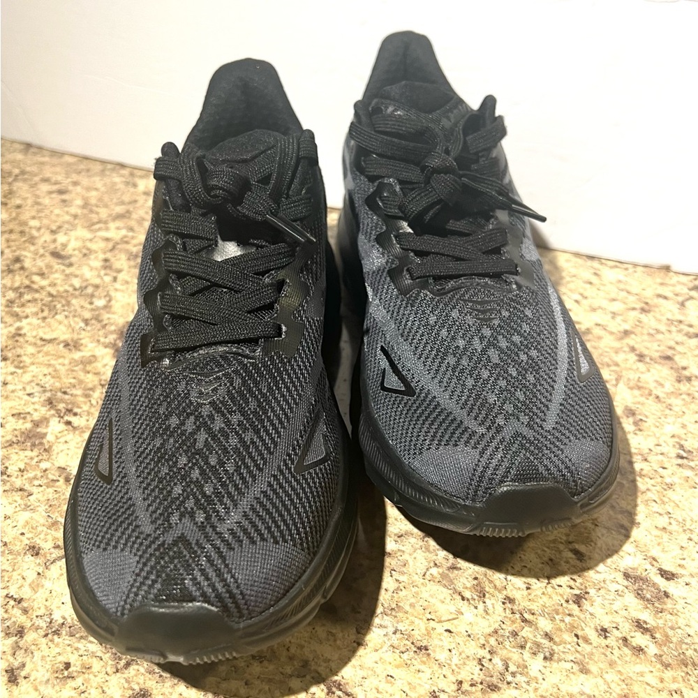 New Men’s (Unisex) Athletic Shoes By NOKA. Size U.S. 11/44